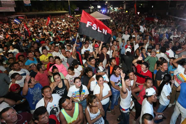 Miles de Nicaragüenses salen a celebrar resultados preliminares que le dan la victoria con el 71.3%  al FSLN
