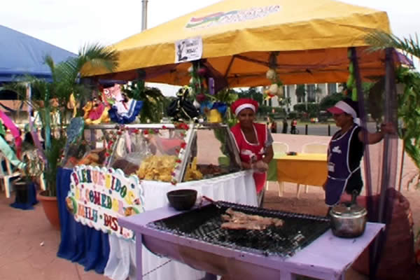 Realizan Feria de la Fritanga en el Paseo de los Estudiantes