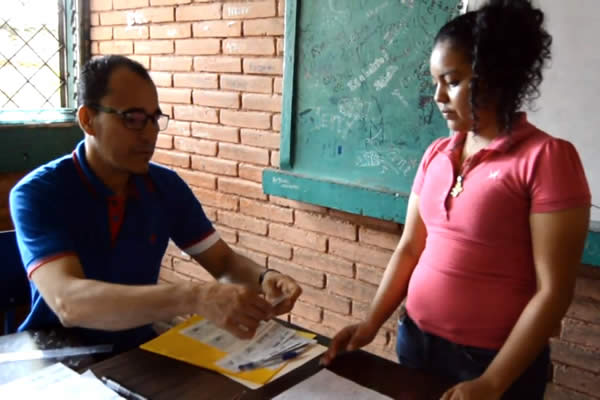 Más de 4,000 bachilleres de Chinandega reciben Bono Complementario