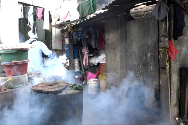 Fumigan Barrio “Alfredo Silva” del Distrito II de Managua