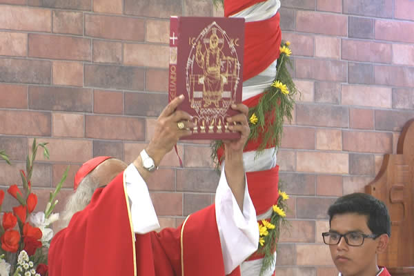 Cardenal Brenes oficia solemne Eucaristía en el Día de la Cruz