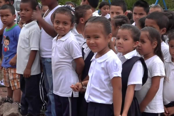 Inauguran nuevo ambiente escolar en escuela rural de Condega