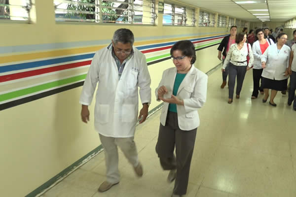 Asesora de OPS visita Nicaragua para conocer vigilancia del Rotavirus