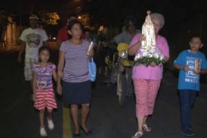 Virgen peregrina de Fatima visita hogares de barrio altragracia