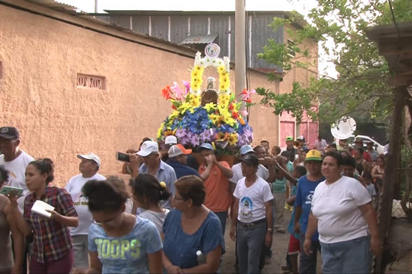 Barrio Carlos Marx recibe al “mocito” de Santo Domingo
