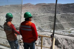 2 mineros atrapados en Chile y su rescate es más complicado que el del año 2010