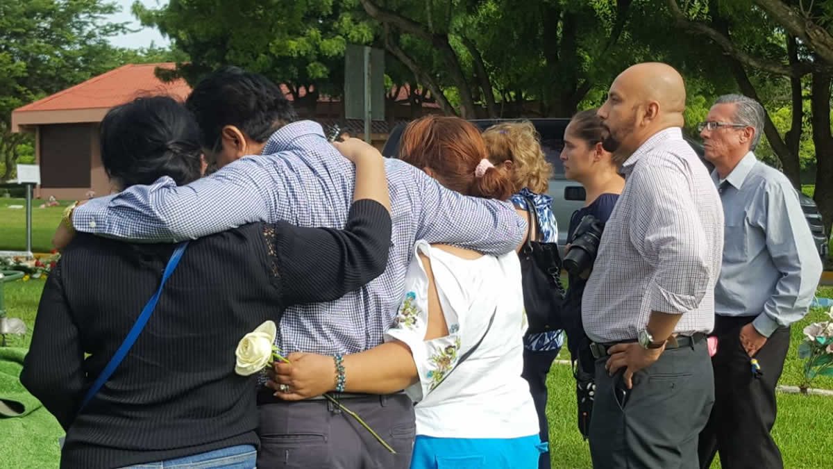 Artistas despiden con bailes y cantos al maestro del folclor Bayardo Ortiz