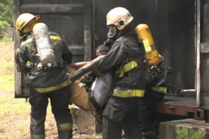 Bomberos se capacitan en rescate y extinción de incendios