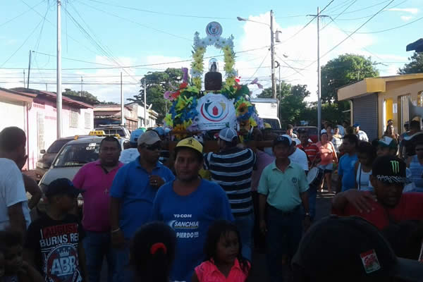 Comerciantes del Mercado Oriental reciben al Mocito de Santo Domingo 