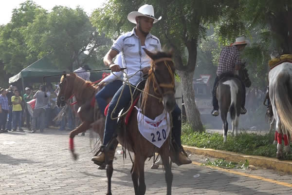 Comunidad San Pablo en San Rafael del Sur celebra desfile hípico