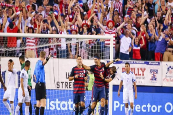 Estados Unidos pasa a finales tras ganar 2 - 0 contra El Salvador