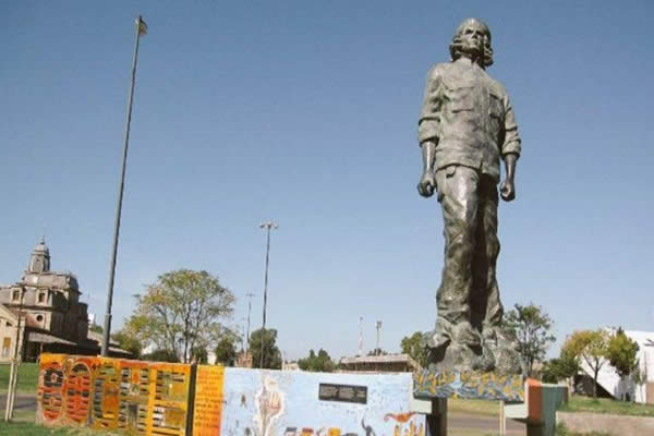Medio Argentino inicia campaña para quitar estatua del “Che” en Rosario