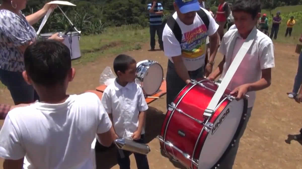 Colegio Sariás Chapaleco de Jinotega recibe instrumentos rítmicos