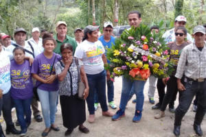 Matagalpinos depositan ofrendas florales a héroes de Pancasan