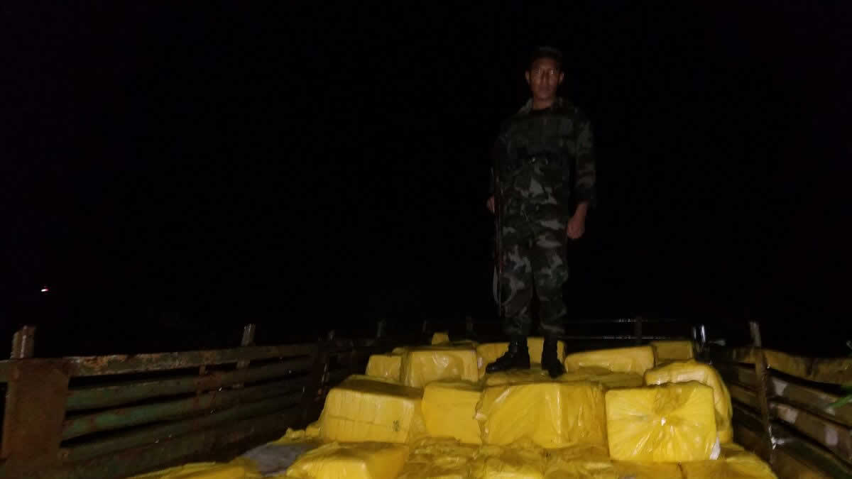 Decenas de paquetes de queso confiscados por contrabando en frontera con Honduras