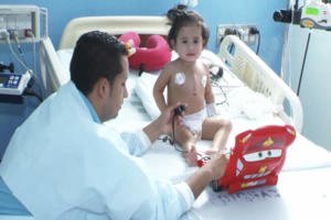 Médicos colombianos y nicaragüenses realizarán operaciones a corazón abierto