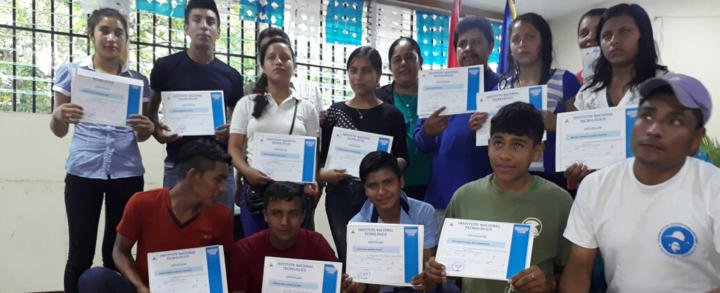 Jóvenes de Madriz certificados en pastelería, repostería y estilismo