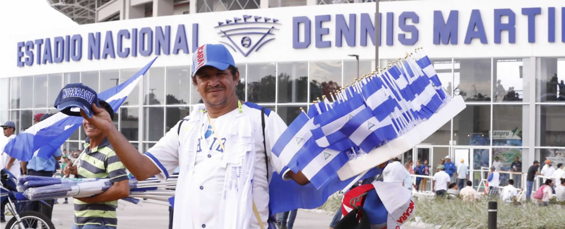 GALERÍA: Familias nicaragüenses se preparan para la Serie Inaugural del nuevo Estadio Dennis Martínez