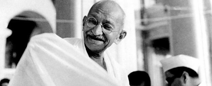 Hace 148 años nació un cuerpo, mente y alma de la libertad Mahatma Gandhi "No hay camino para la paz, la paz es el camino"