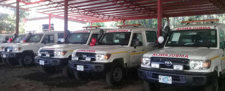 Ministerio de Salud presenta ambulancias totalmente equipadas