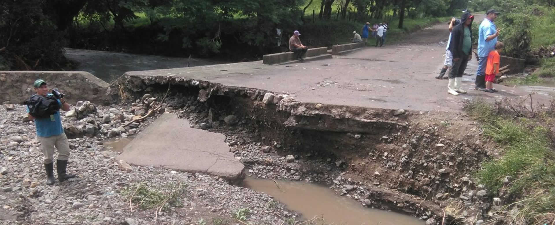 Comunidades Acoyapa incomunicadas por colapso del puente "La Queserita"