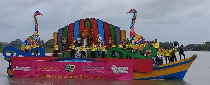 Río San Juan vive con intensidad la IX edición del Carnaval Acuático