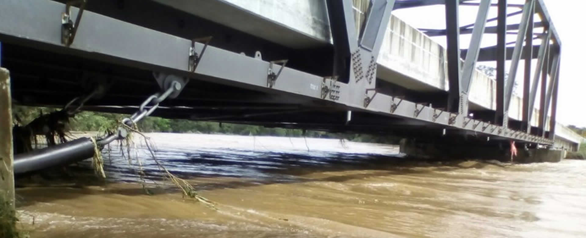 Lluvias golpean estructura metálica del puente "Las Banderas" en Tipitapa
