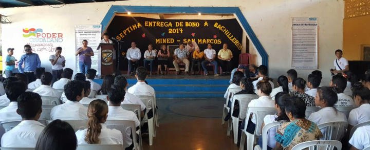 Gobierno Sandinista entrega bono complementario de promoción a estudiantes en Carazo