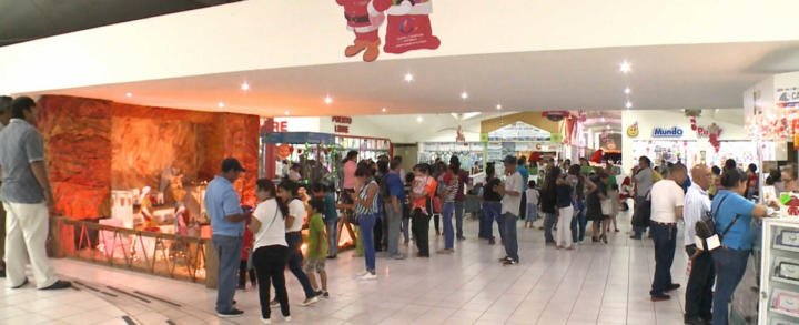 Inician las noches de compras navideñas en el Centro Comercial Managua