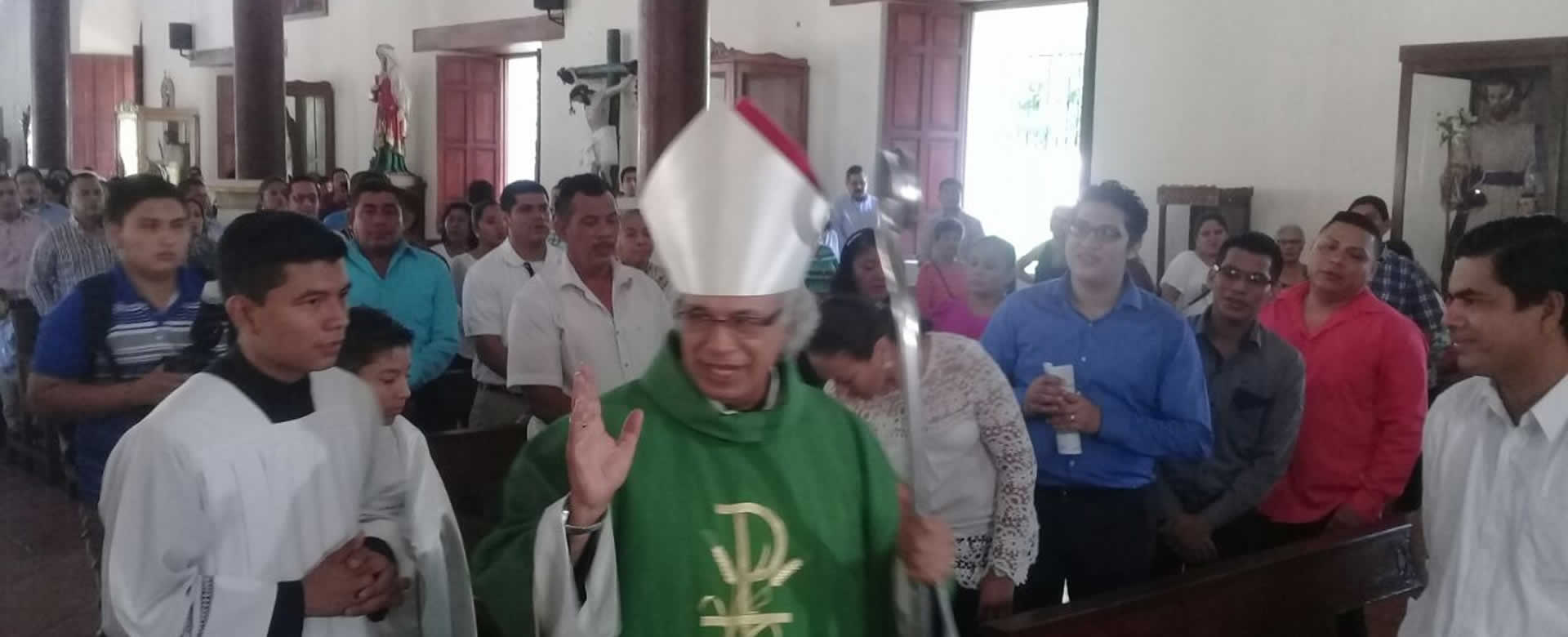 Cardenal Leopoldo Brenes confirma a 30 jóvenes en Santa Eucaristía