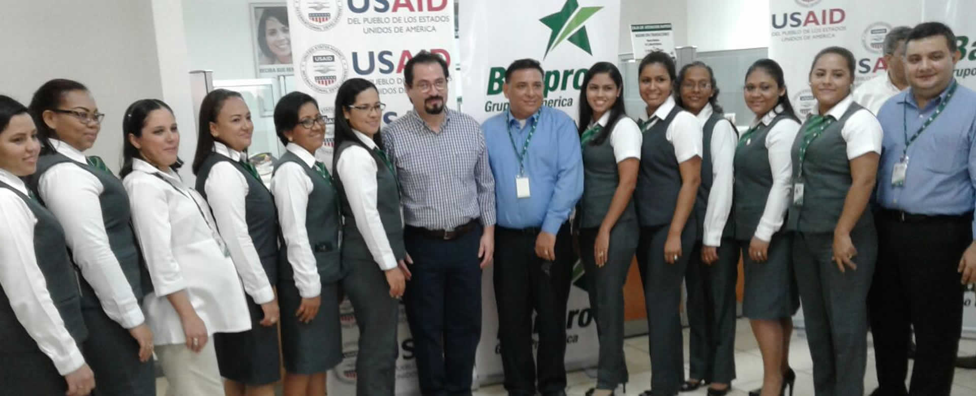 BANPRO y USAID firman convenio de educación financiera en Bluefields