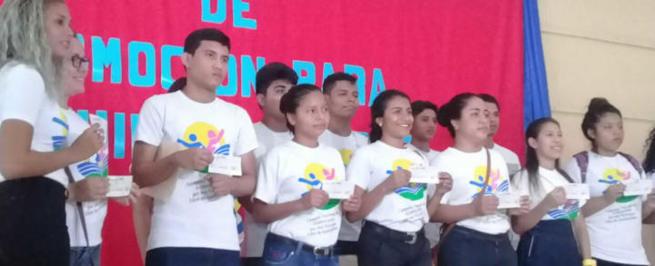 Bachilleres del Distrito IV de Managua reciben bono complementario
