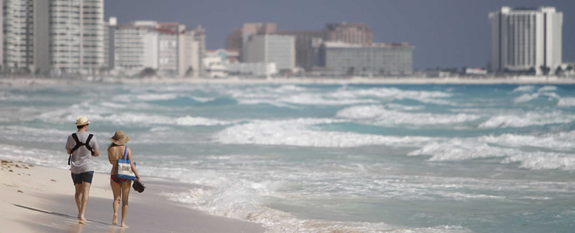Cancún ofrece 60 mil dolares a los que desean vacacionar mientras trabajan 
