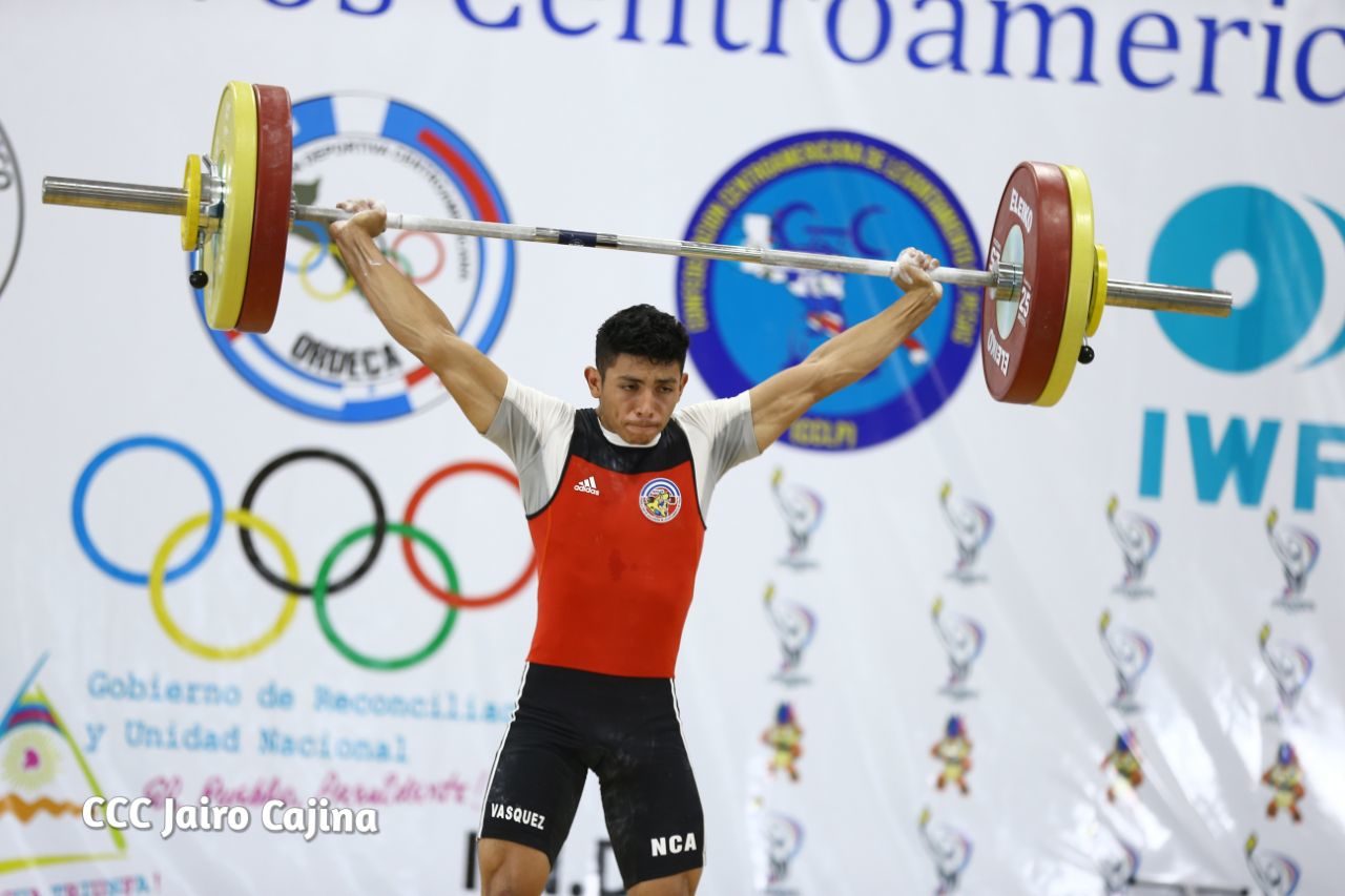 Orlando Vasquez Jr. levanta 3 medallas de oro para Nicaragua