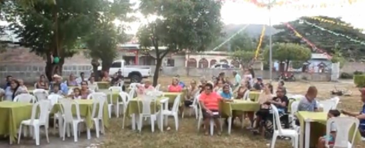 Adultos mayores disfrutan de cena navideña en San Isidro