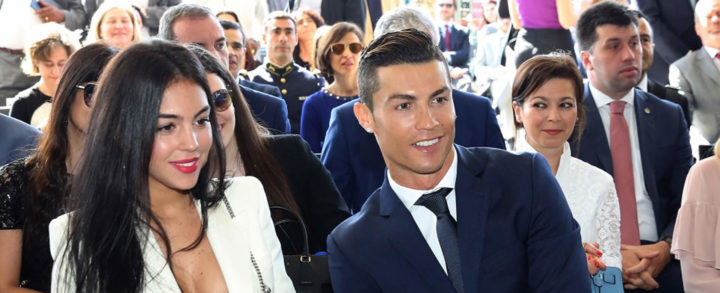 Hija de Cristiano Ronaldo figura en portada de revista con tan solo un mes de vida