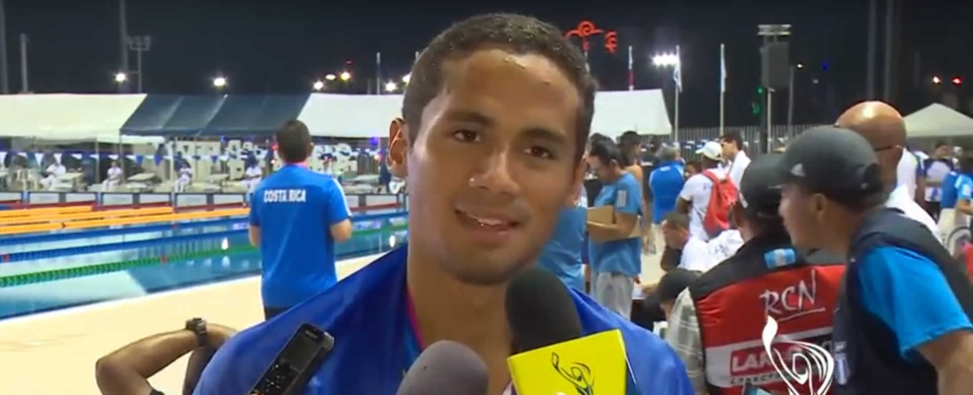 Miguel Mena obtiene medalla de plata en Natación Masculino