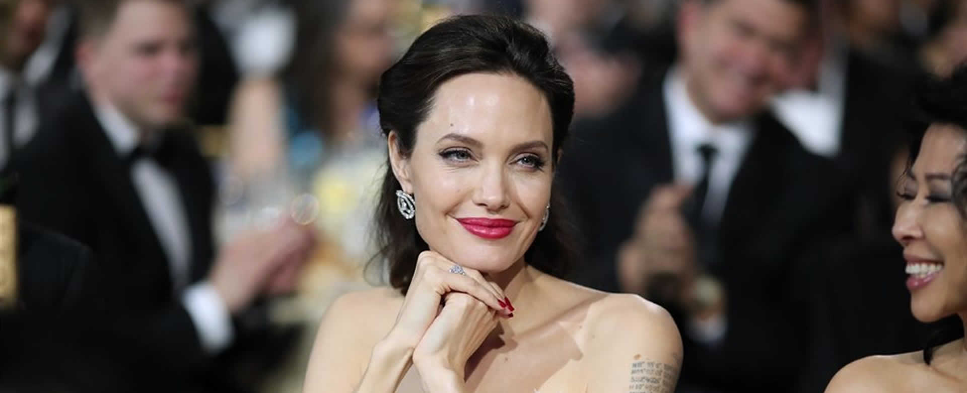 Conocé algunos misterios que escoden los tatuajes de Angelina Jolie
