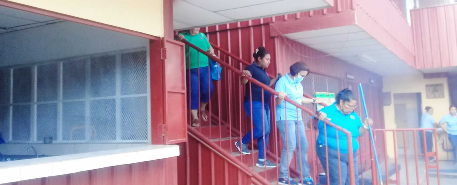 Jornada de fumigación llega al Colegio Padul del Distrito IV de Managua