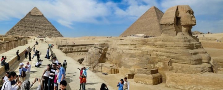 La mujer más baja y el hombre más alto del mundo promover el turismo en Egipto