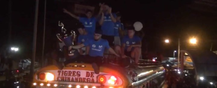 Chinandeganos reciben con alegría a Los Tigres, tras coronarse campeones