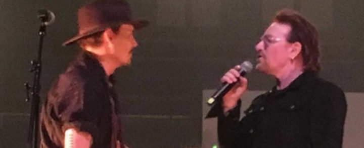 Johnny Depp y Cantante Bono de U2 honran memoria de vocalista de Cranberries