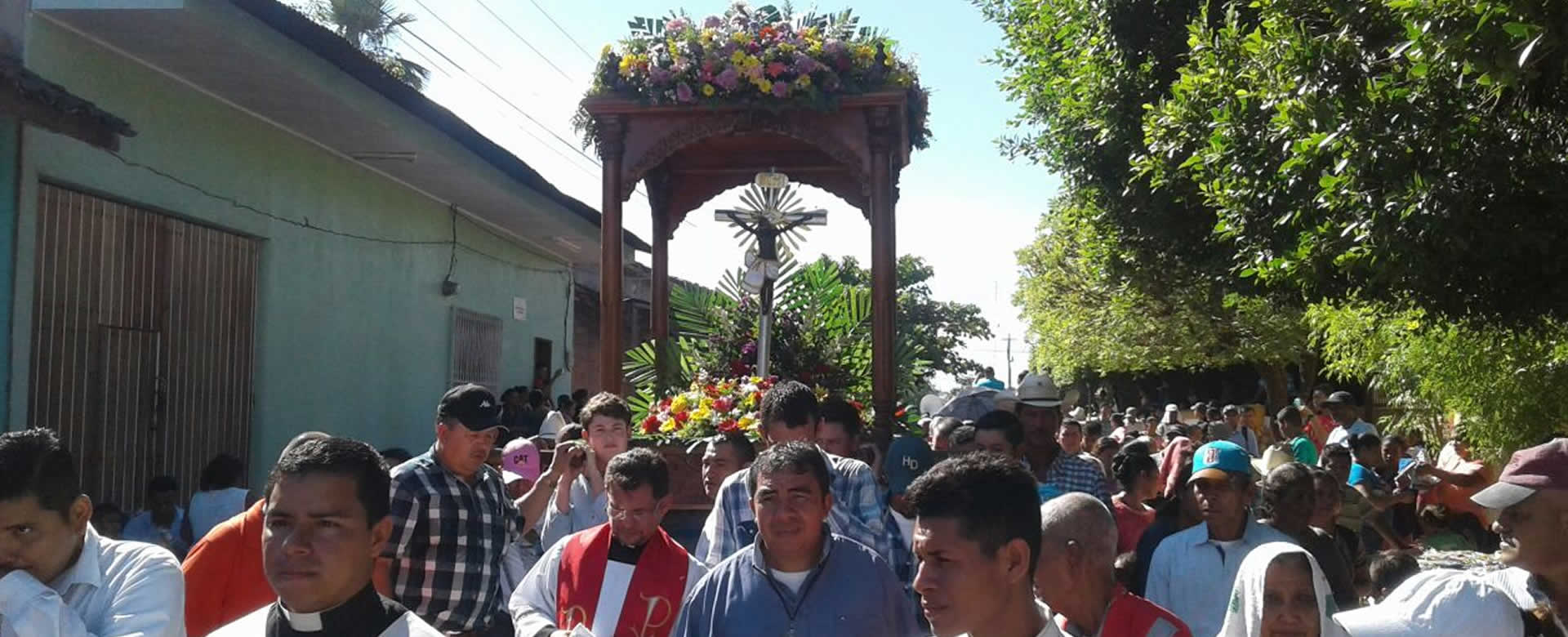 Feligresía católica participa en procesión del Señor de Esquipulas en El Sauce