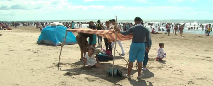 Playas del pacifico reciben centenares de familiar en este 2018
