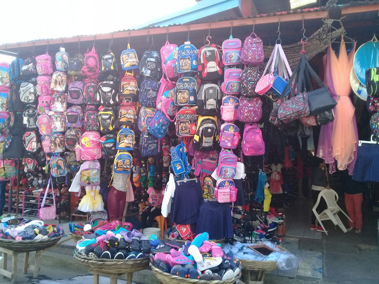 Mercado municipal jinotepino ofrece todo para el regreso a clases