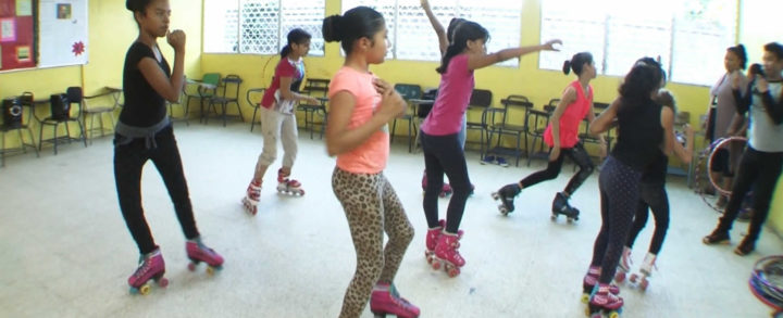 Colegio Hugo Chávez inicia cursos libres de Danza, Modelaje y Deporte