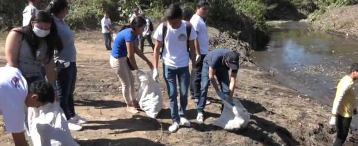 Leoneses intensifican jornada de limpieza en Río El Zapote