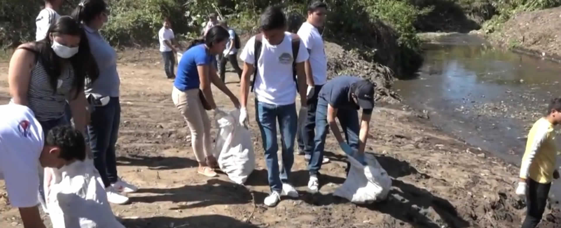 Leoneses intensifican jornada de limpieza en Río El Zapote
