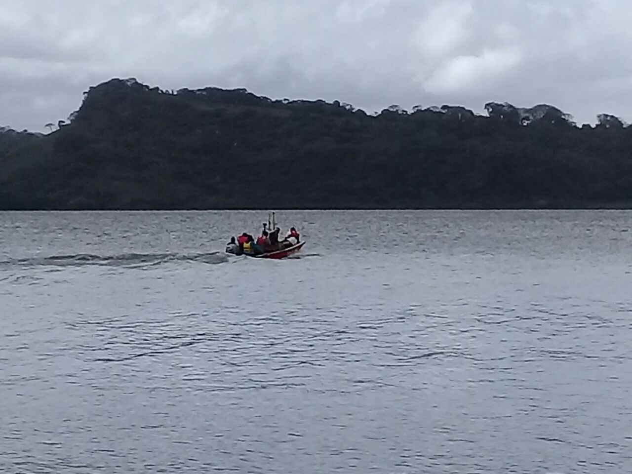Continúan labores de búsqueda de las víctimas del accidente acuático en el Lago de Apanás