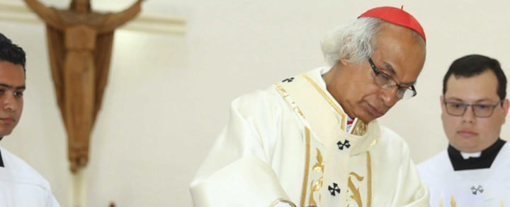 Cardenal Leopoldo Brenes celebra Misa Crismal en la Catedral de Managua